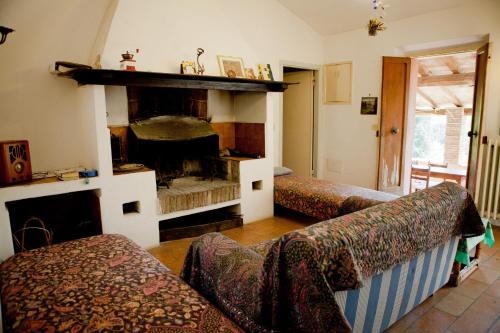 a living room with a fireplace and a couch at Antico Giuncheto in Magione