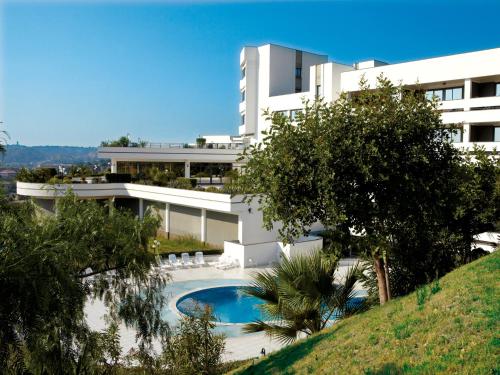 Bazén v ubytování Park Hotel Mirabeau nebo v jeho okolí