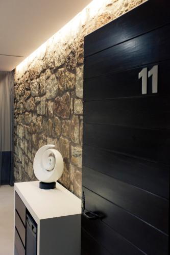 a bathroom with a black door and a white toilet at Hotel Restaurante Masía la Torre in Mora de Rubielos