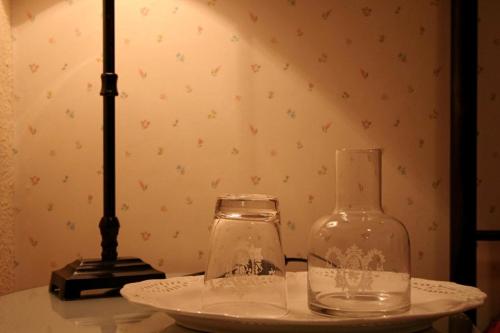 a glass bottle and a lamp on a table at Hostal Rural Luna y Hostal Rural Lunaposada in Candeleda