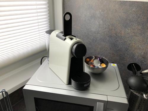a sewing machine sitting on a table with a bowl of food at City-Apartment in Wuppertal