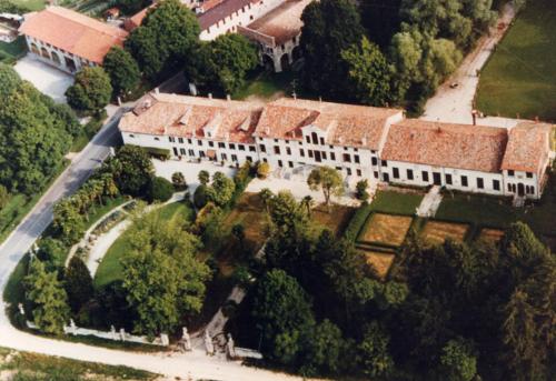 Το κτήριο όπου στεγάζεται  το bed & breakfast