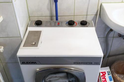 a washer and dryer in a small room at Ferienhaus im Wald in Edelschrott