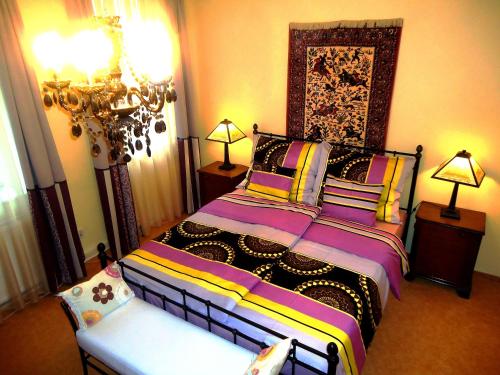 a bedroom with two beds and two lamps at Buda Panzió in Győr