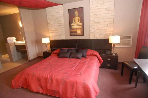 Ένα ή περισσότερα κρεβάτια σε δωμάτιο στο Motel Capri & Suites
