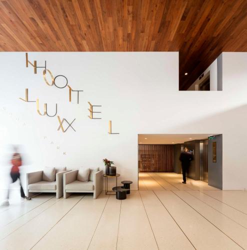 a lobby with two couches and a wooden ceiling at Lux Lisboa Park in Lisbon