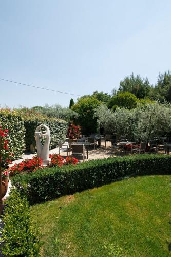 Jardín al aire libre en Mas des Carassins