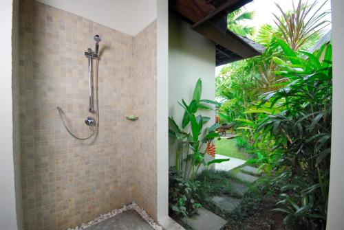 Ett badrum på Nomad Hub Canggu Bali