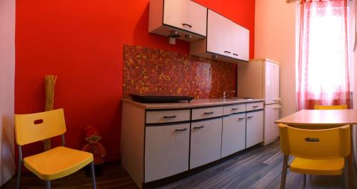 Kuchyň nebo kuchyňský kout v ubytování Apartmány Galeta