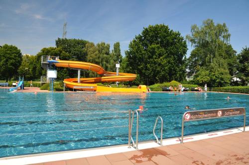 Πισίνα στο ή κοντά στο Hotel-Pension zum Hirsch