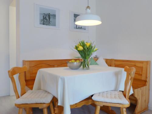 Posezení v ubytování Apartment Chesa Bursella 21 by Interhome
