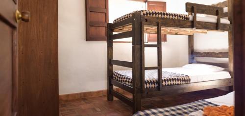 a bunk bed room with two bunk beds at Casa de Huéspedes Samuel in Barichara