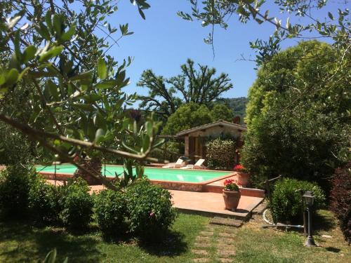 a swimming pool in a yard with a house at Casale Eredità in Orte