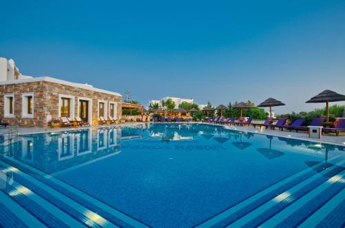 Swimmingpoolen hos eller tæt på Naxos Resort Beach Hotel