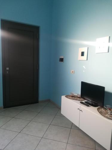 a room with a door and a desk with a laptop on it at Il Giovaiellino in Belpasso