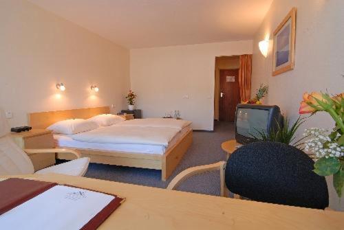 Ένα ή περισσότερα κρεβάτια σε δωμάτιο στο HAK Hotel am Klostersee