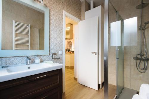 Hostly Aponte exclusive apartment-Center-Fibre-Parking Optional-CLess