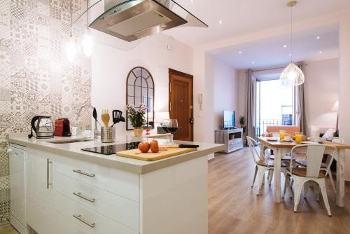 Hostly Aponte exclusive apartment-Center-Fibre-Parking Optional-CLess