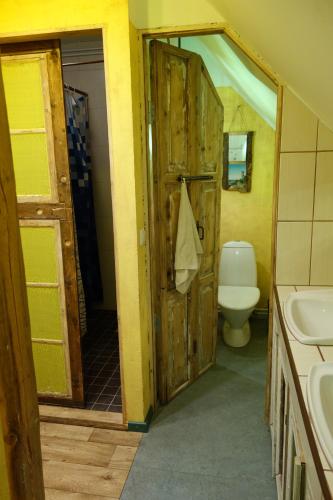 Un baño de Looming Hostel