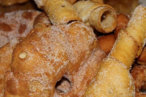 a pile of donuts covered in powdered sugar at Casa Rural Luna in Candeleda