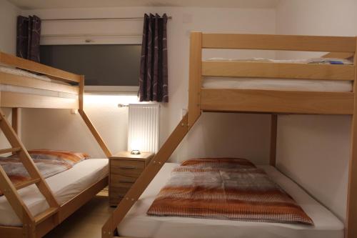 Una cama o camas en una habitación de Familienapartment Sunnseitn