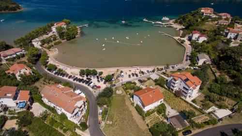 an aerial view of a town with a lake at Apartmani Premijer-Rab in Supetarska Draga