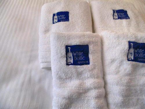 Posteľ alebo postele v izbe v ubytovaní White Bottle Superior Apartments