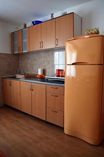 Dapur atau dapur kecil di Apartment Lotika