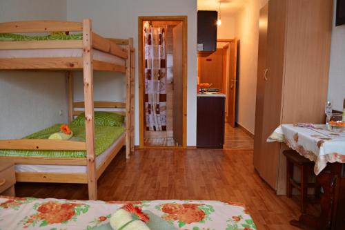 Katil atau katil-katil dalam bilik di Apartment Lotika