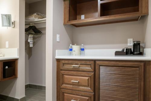 Woodcrest Hotel Cupertino Image