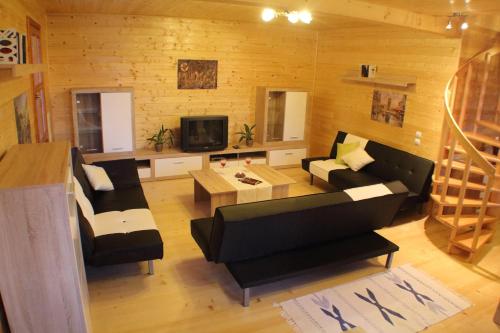 a living room with a couch and a table at Sternen-Chalet in Grassendorf