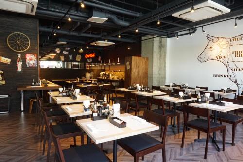 a restaurant with tables and chairs in a room at Hotel Abest Osu Kannon Ekimae Hane no Yu in Nagoya