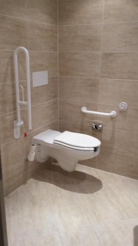 a bathroom with a toilet and a sink in it at Hotel Motel Giglio in Viadana
