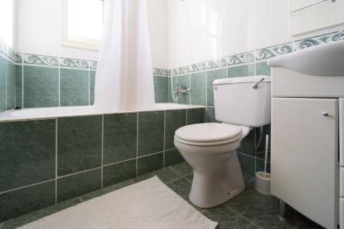Bilik mandi di Amoroza Villa