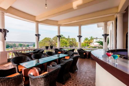 Restoran atau tempat makan lain di Royal Orchid Brindavan Garden Mysore