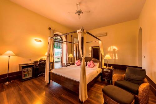 Katil atau katil-katil dalam bilik di Royal Orchid Brindavan Garden Mysore