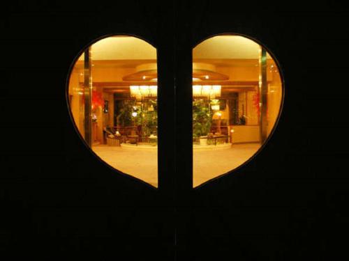 a view of a heart shaped window in a building at Kasuitei Ooya in Fujikawaguchiko