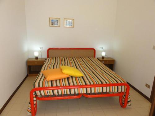 ビビオーネにあるColumbus - Appartamentiのベッド1台(枕2つ付)