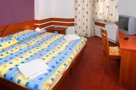 Ένα ή περισσότερα κρεβάτια σε δωμάτιο στο Penzion Bowling