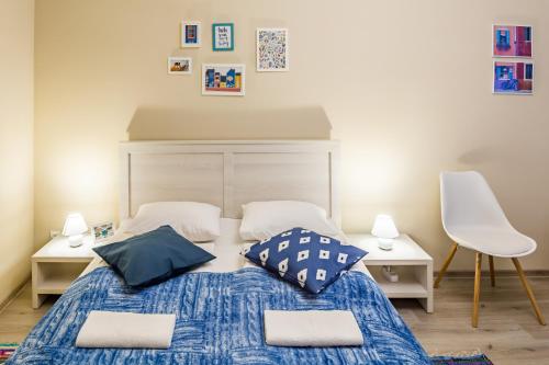 Ein Bett oder Betten in einem Zimmer der Unterkunft Dominic Apartments