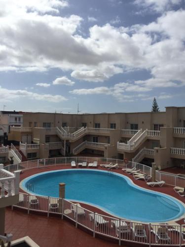 Vista sulla piscina di Apartment Las Arenas - Las Casas de Aron o su una piscina nei dintorni