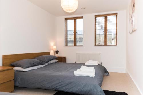 Кровать или кровати в номере Lets Holiday In London Greenwich