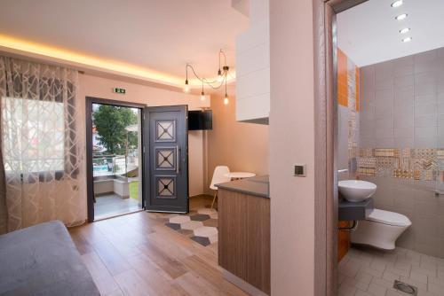 Gallery image of Semiramis Luxury Suites in Chrysi Ammoudia