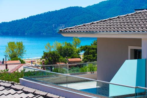 Gallery image of Semiramis Luxury Suites in Chrysi Ammoudia