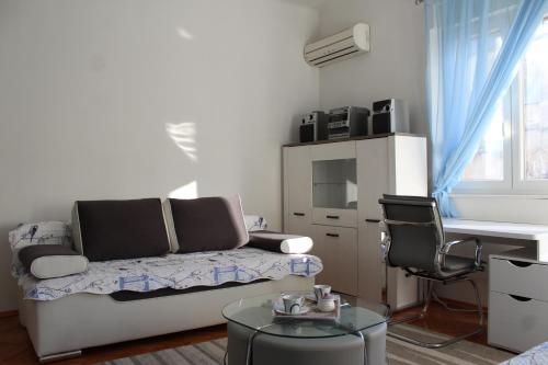 Cozy Apartment Mihaela with Balcony, Near Park Marjan & Old Town - Quiet Neighborhood