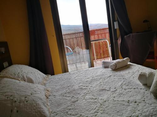 Ένα ή περισσότερα κρεβάτια σε δωμάτιο στο Hostal Escarla