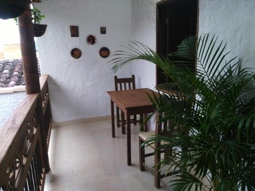 a dining room with a table and chairs and a plant at Sergeant Pepper's Hostel in Jardin