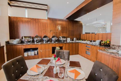 Η κουζίνα ή μικρή κουζίνα στο Signature Hotel Al Barsha