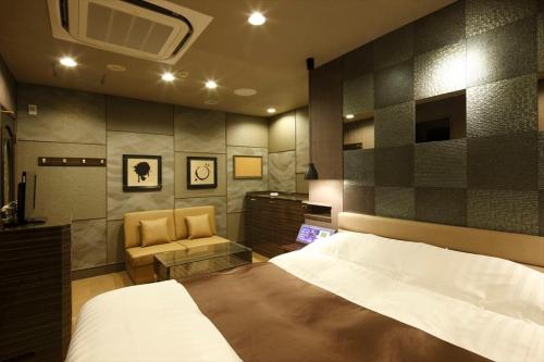 Llit o llits en una habitació de Hotel Waltz Okazaki (Adult Only)