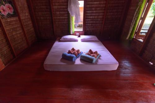 two beds with pillows in a room at Rakkan Resort in Ko Phra Thong